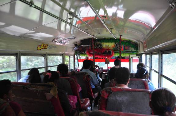 Viagem de ônibus entre Portobelo e Colón, no Panamá